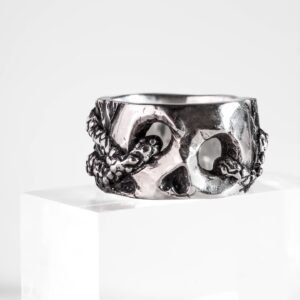 sinset-rubedo-jewelrt-Dark-Skull-Ring
