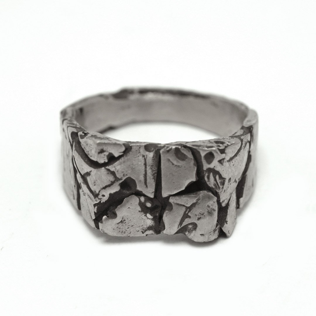 inset-jewelry-deficit-jewelry-Brutal-cracked-Ring