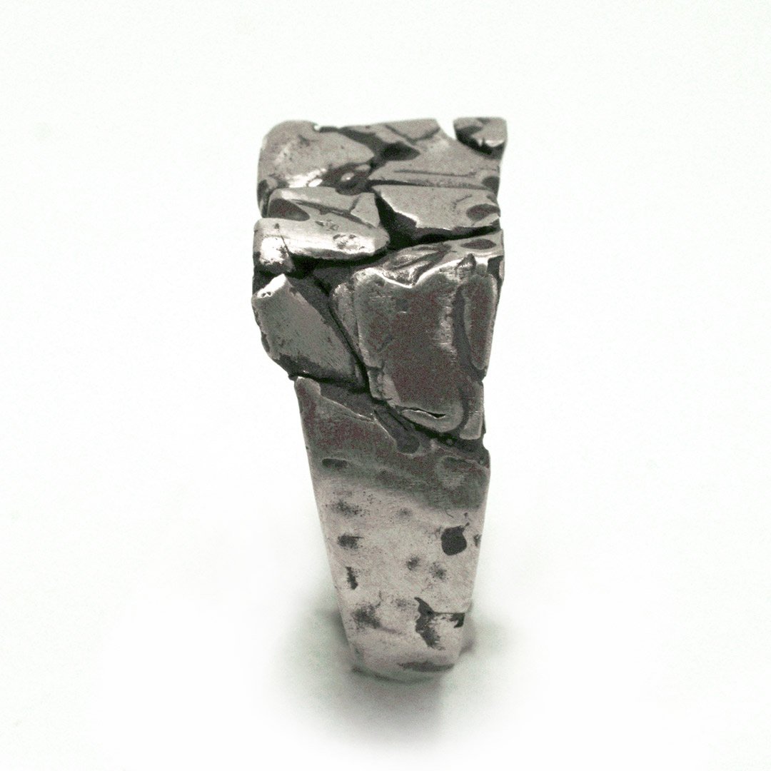 inset-jewelry-deficit-jewelry-Brutal-cracked-Ring
