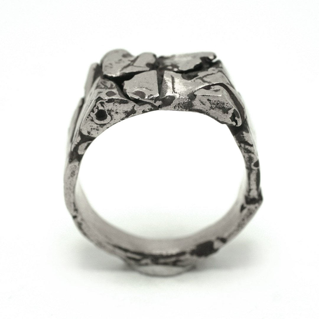 inset-jewelry-deficit-jewelry-Brutal-cracked-Ring