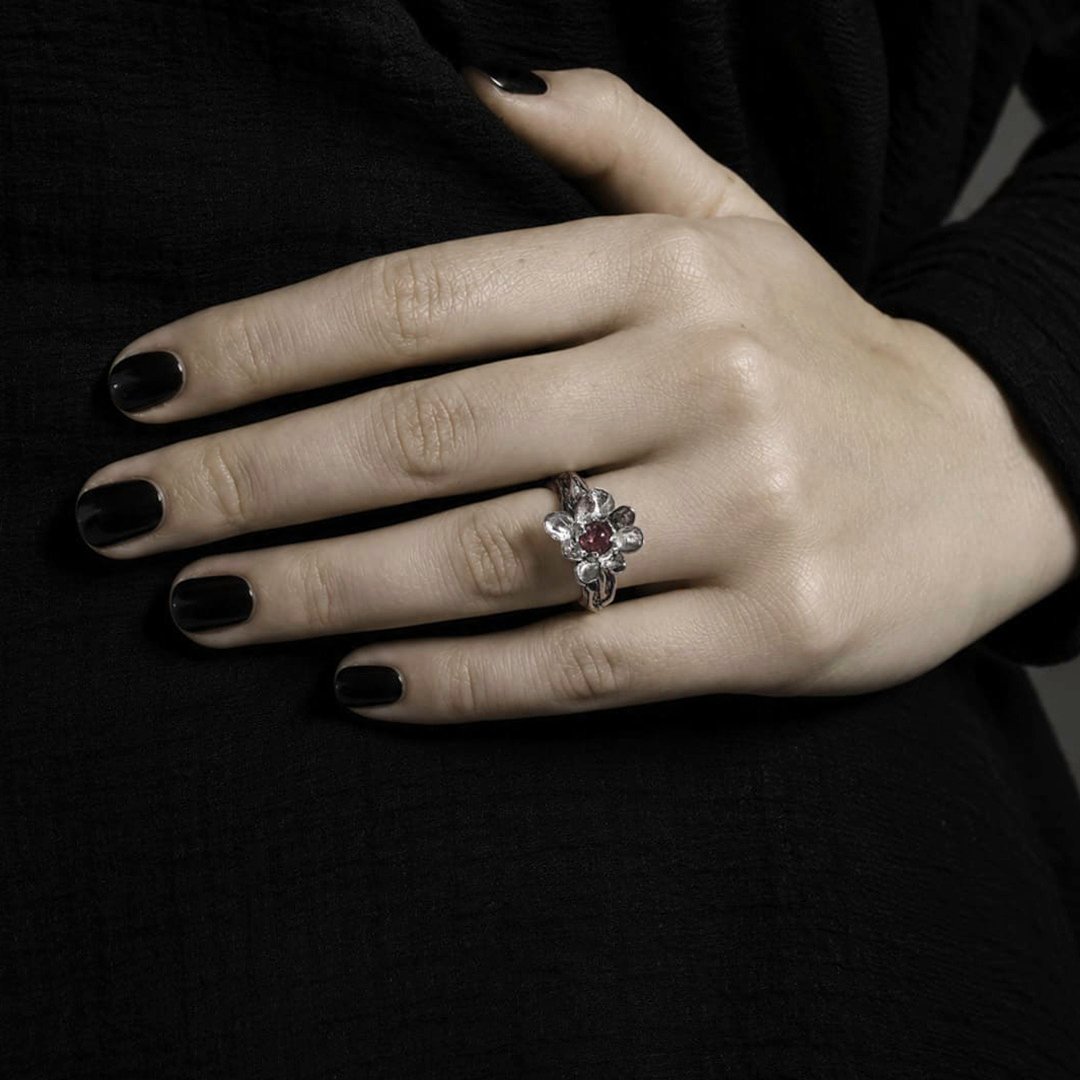 sinset-jewelry-anna-sammel-jewelry-Rooted-Bloom-Ring