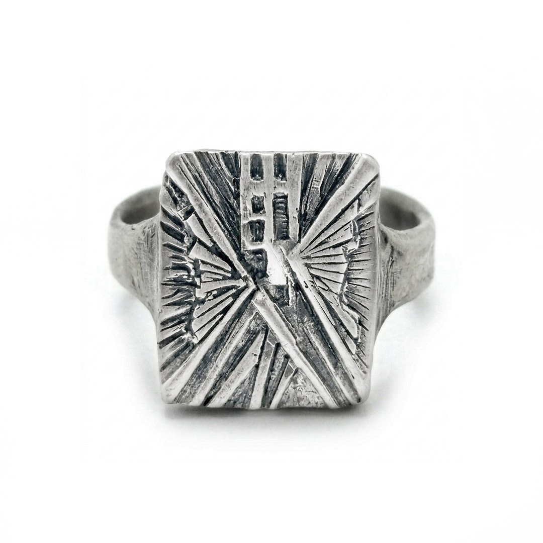sinset-split-monument-signet-ring-deficit-jewelry