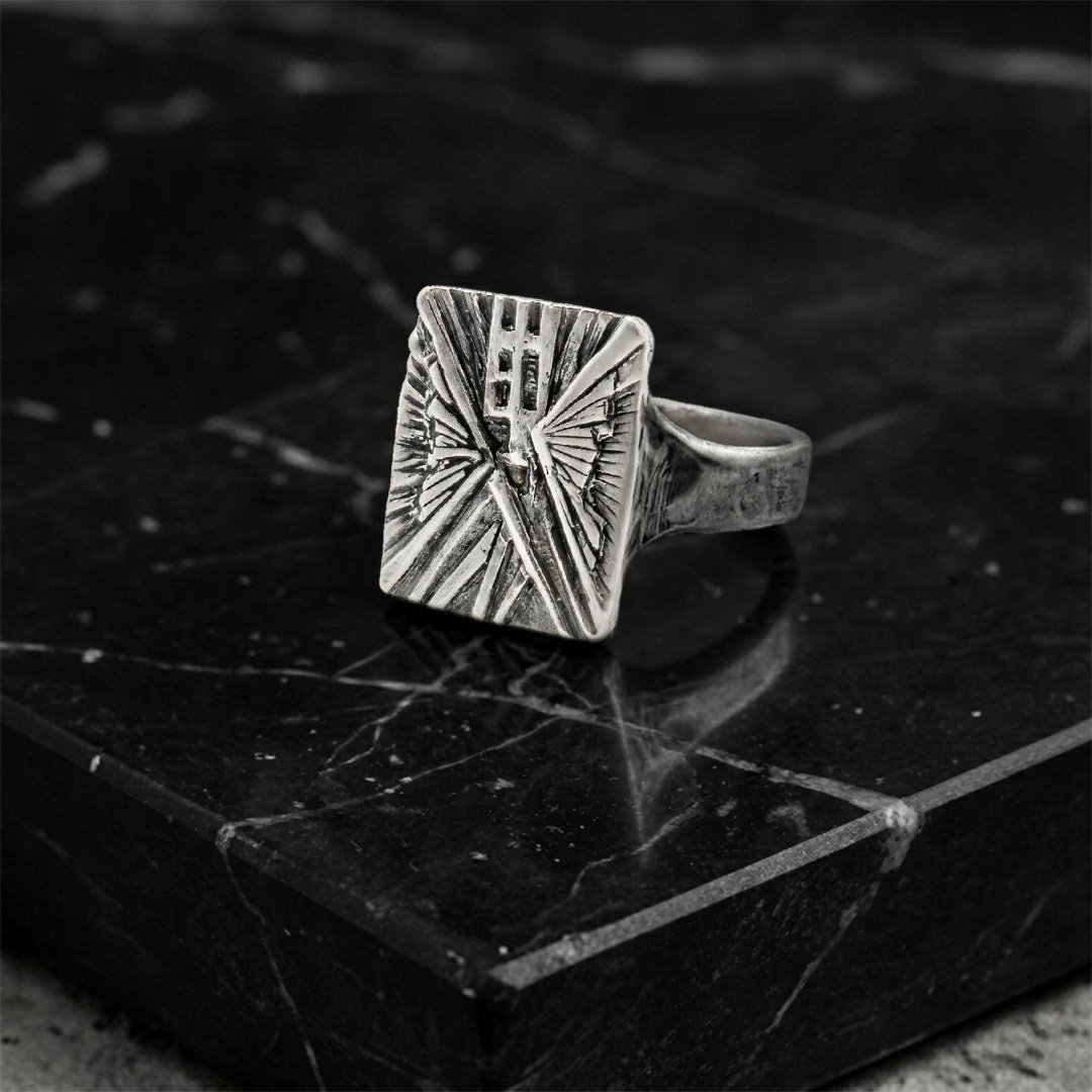 sinset-split-monument-signet-ring-deficit-jewelry